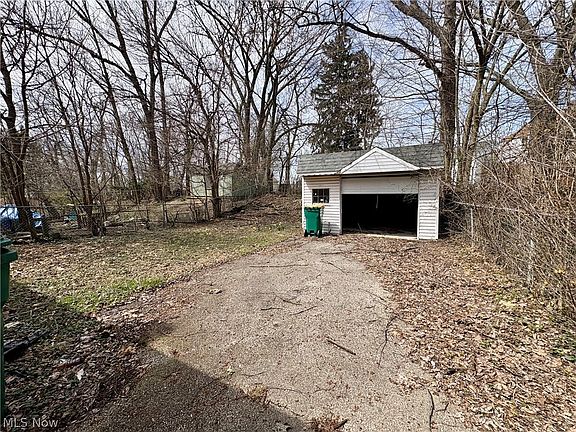 5th image of 20803 Kenyon Dr