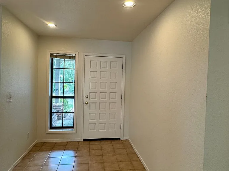 2923 Avila Bay Pl — Photo 2