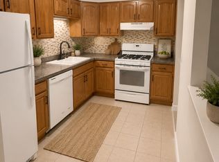 7400 Grand Ave APT 105, Downers Grove, IL 60516