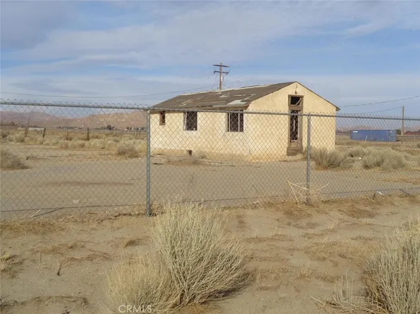2011 67th St W, Rosamond, CA 93560