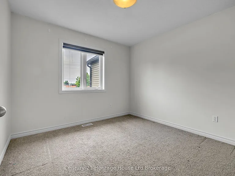 194 Links Cres — Photo 12