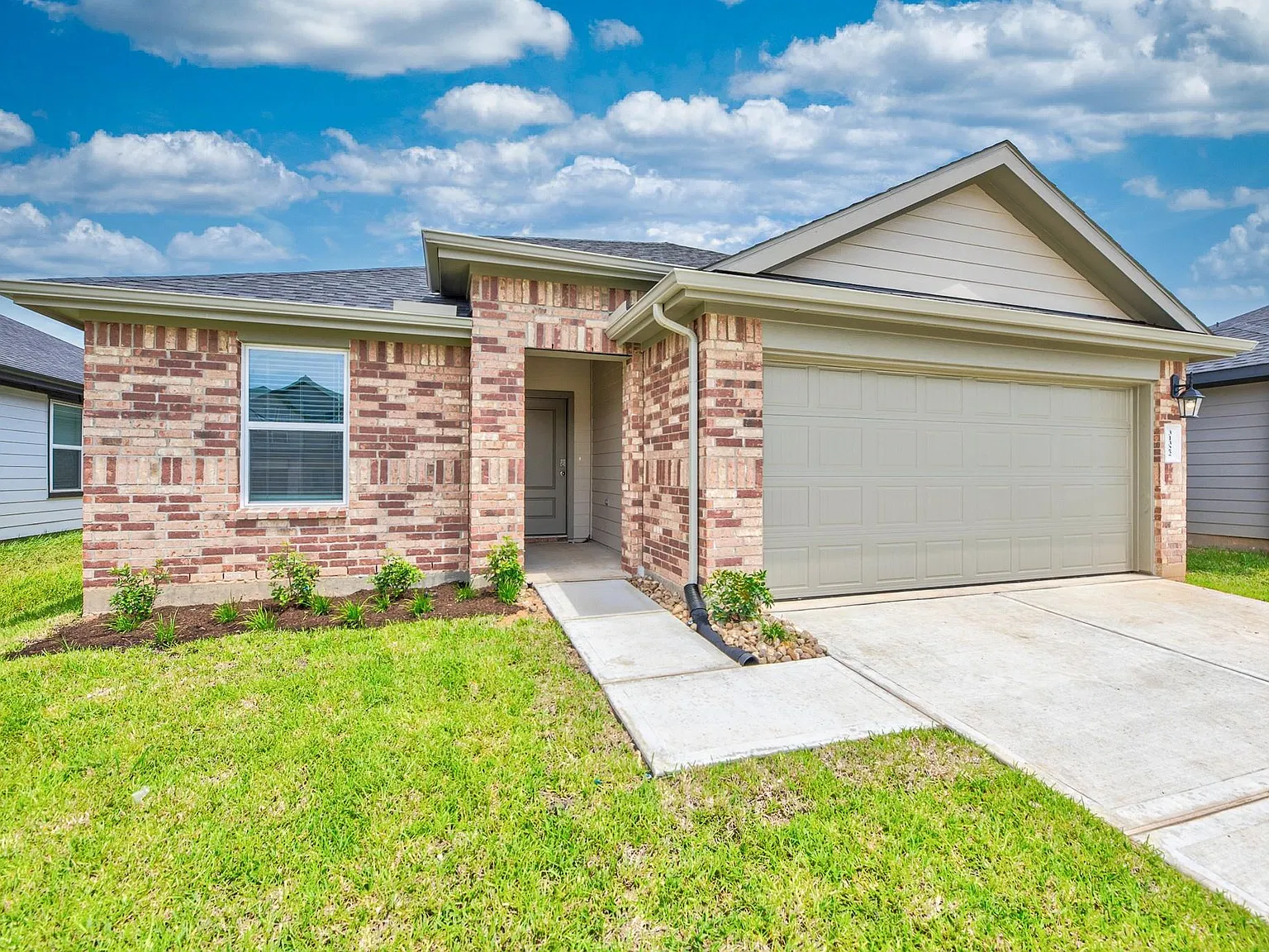 4 bed, 2.0 bath, 1544 sqft, $1,999 — Photo 4