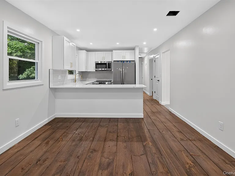 179 Roosevelt Rd — Photo 18