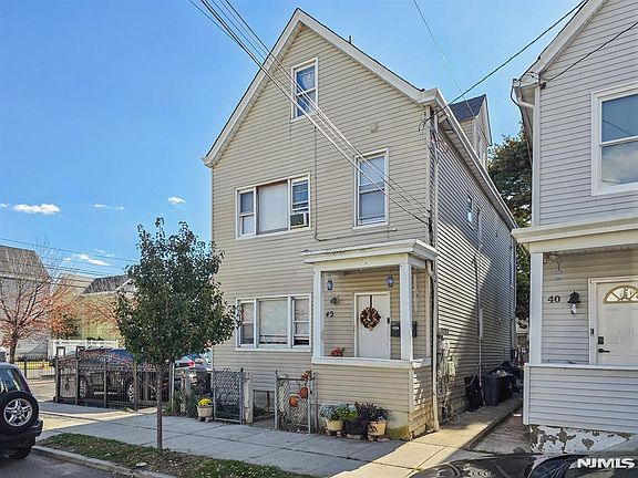 4th image of 42 Grand St