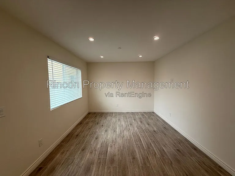 921 Aurora Dr #B — Photo 3