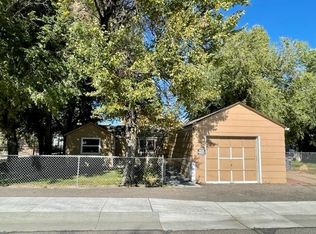 320 4th St, Evansville, WY 82636