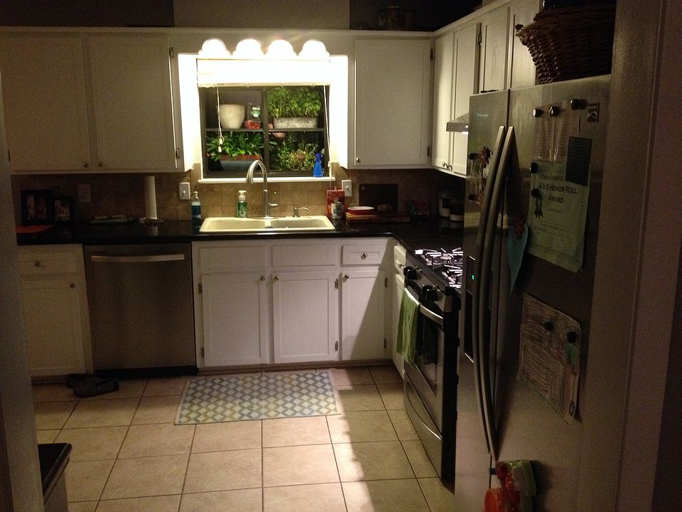 1st image of 10 Cottonwood Ct