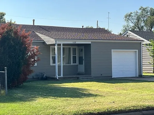 109 N Burns Ave, Valley Center, KS 67147