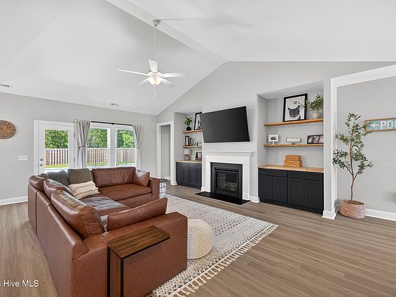 4th image of 262 Weatherbee West Way