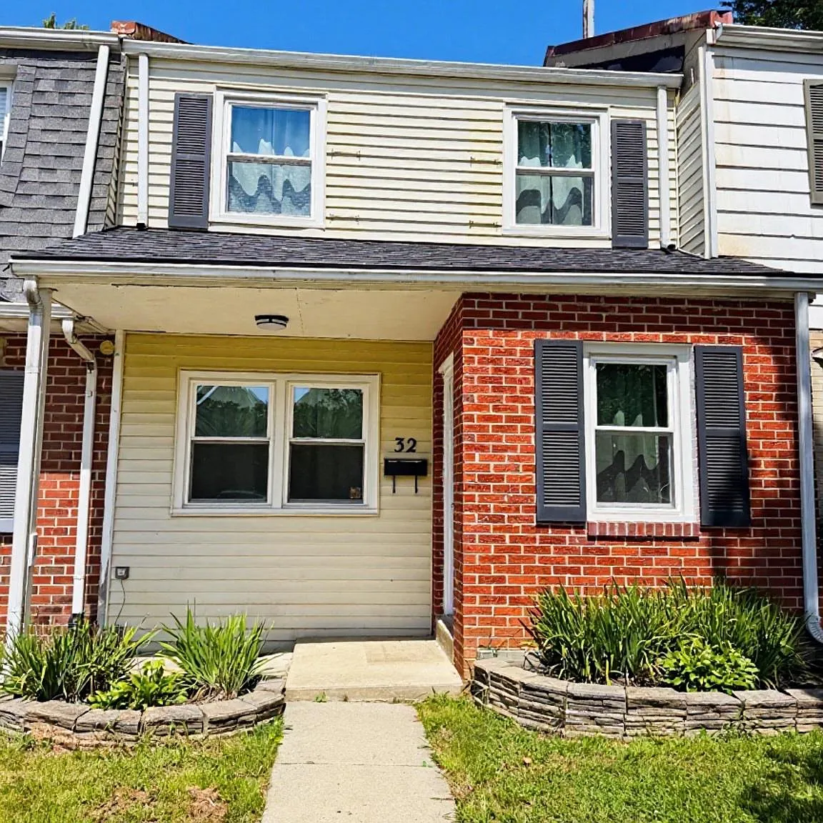 3 bed, 1.5 bath, 1275 sqft, $1,850 — Photo 1