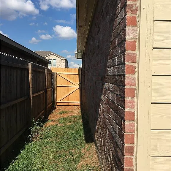 8320 Autumn Creek Trl — Photo 32