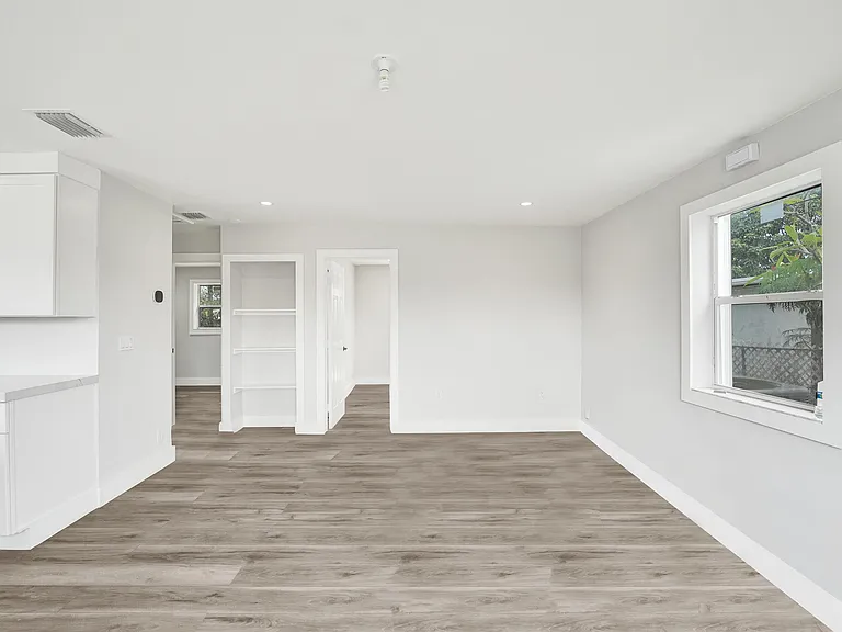 5601 SW 36th Ct — Photo 24