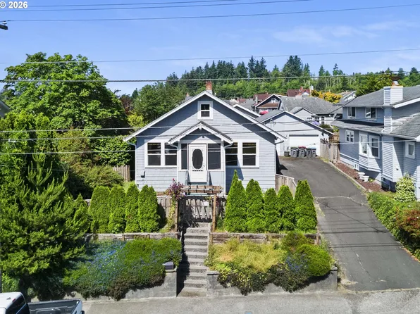 1477 7th St, Astoria, OR 97103