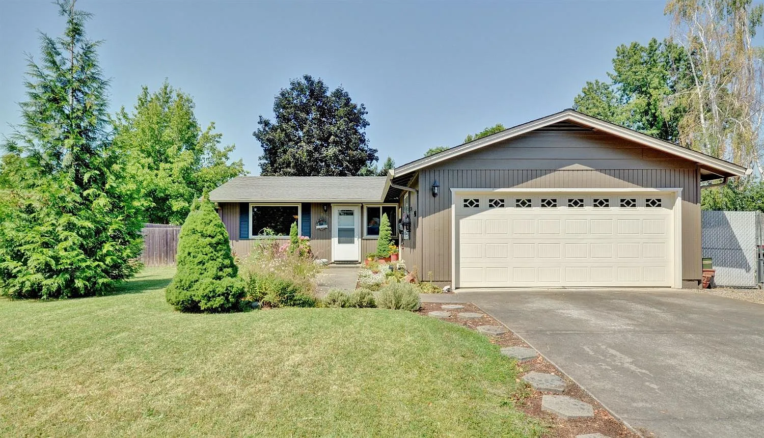 3095 Woodbriar Dr photo 1