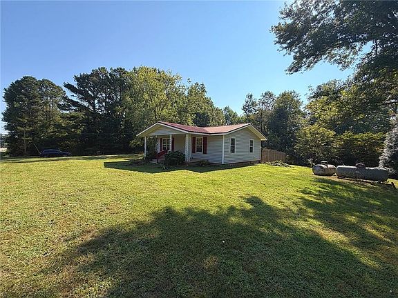 3rd image of 724 Upper Bethany Rd