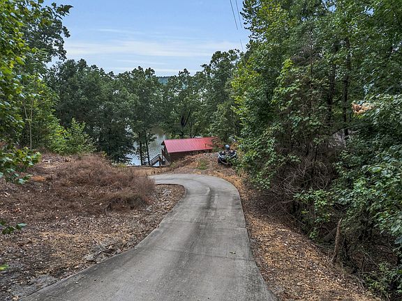 4th image of 81 Davis Rd N