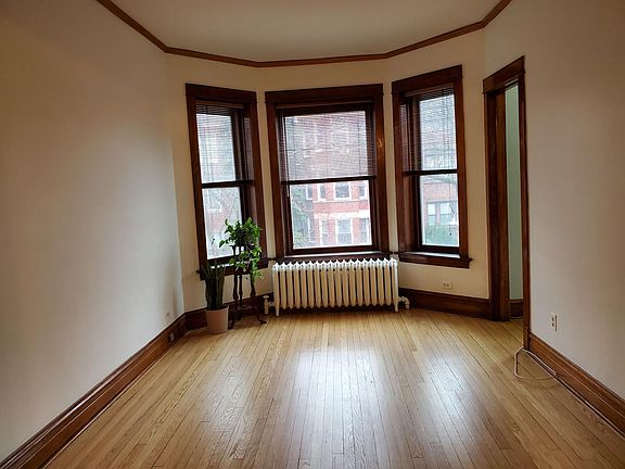 3rd image of 3647 N Hermitage Ave #2