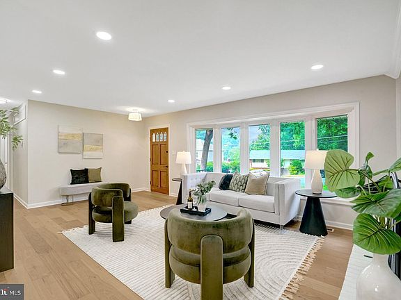 4th image of 4006 Justine Dr