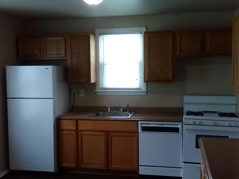 28728 Maple St — Photo 2