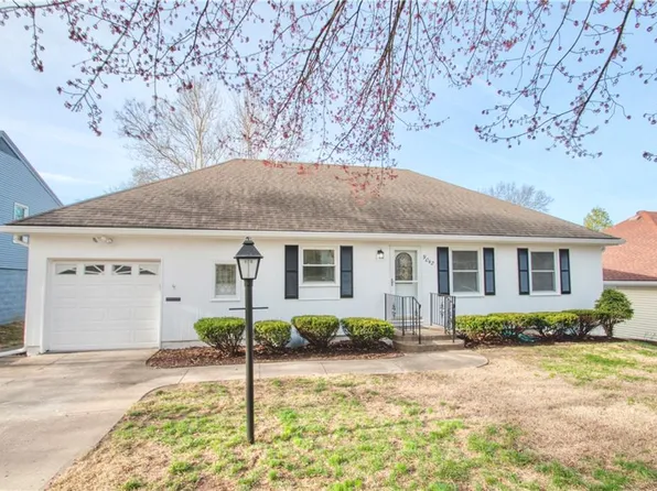 9042 Holly St, Kansas City, MO 64114