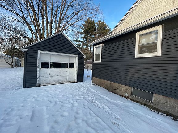 2nd image of 614 Winton St