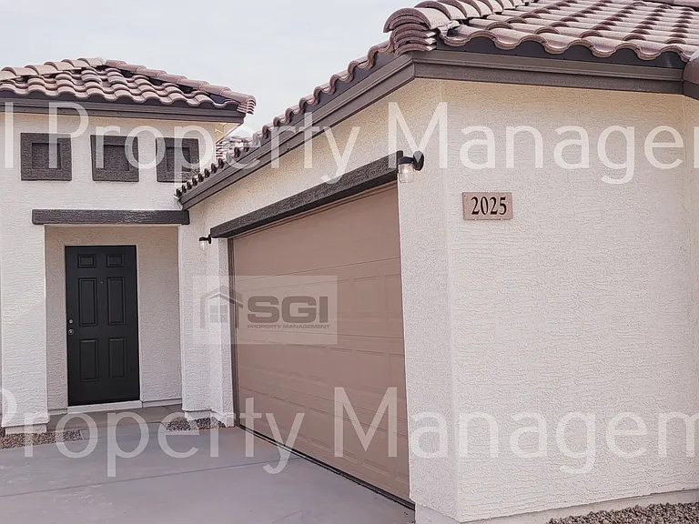 2025 E Velvet Pl — Photo 2