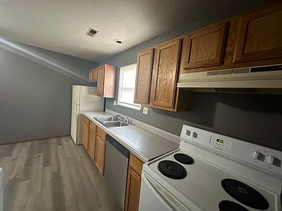 2nd image of 750 Parkhurst Dr #750