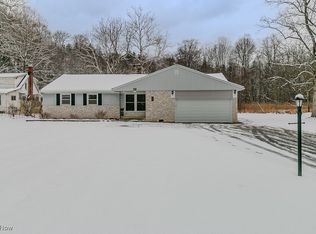 2360 Trailard Dr, Willoughby Hills, OH 44094