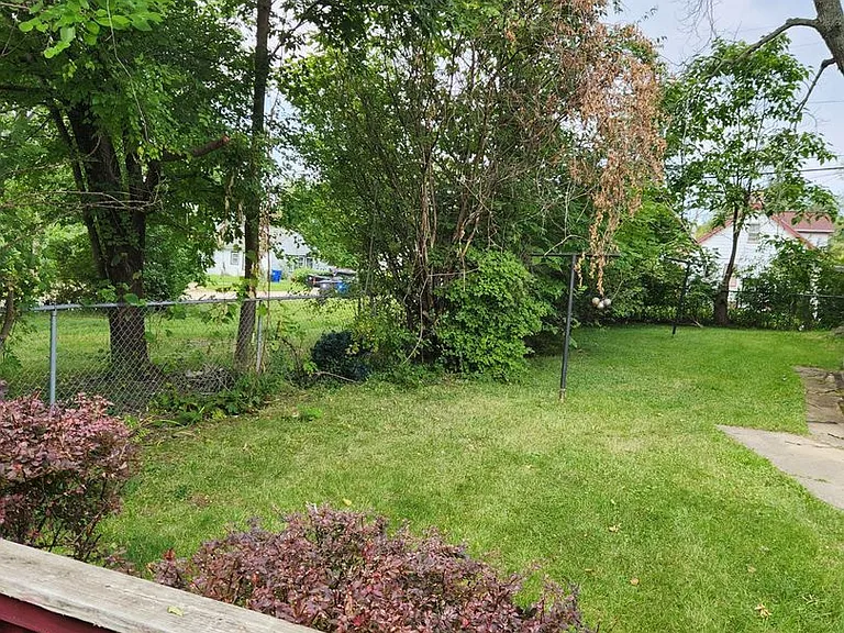 11207 Avon Ave — Photo 3