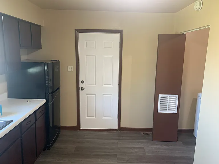 802 Mackinaw Ave #F — Photo 6