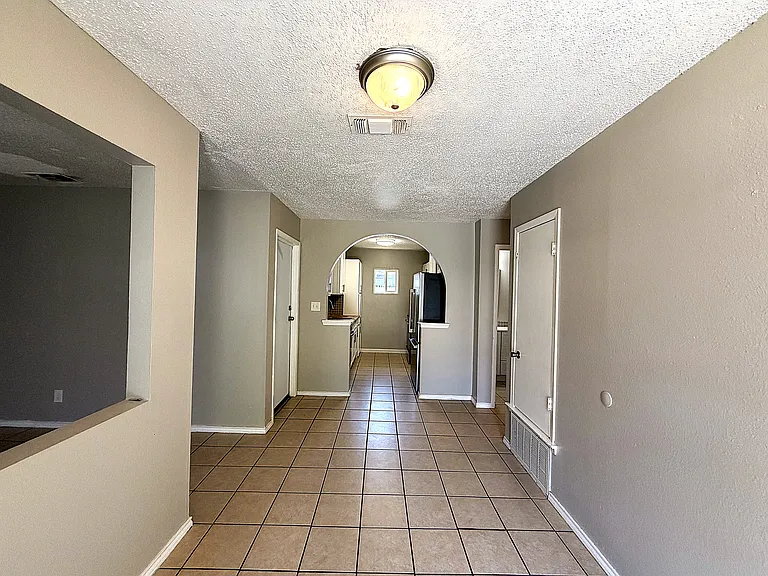 2105 Coach Dr — Photo 6