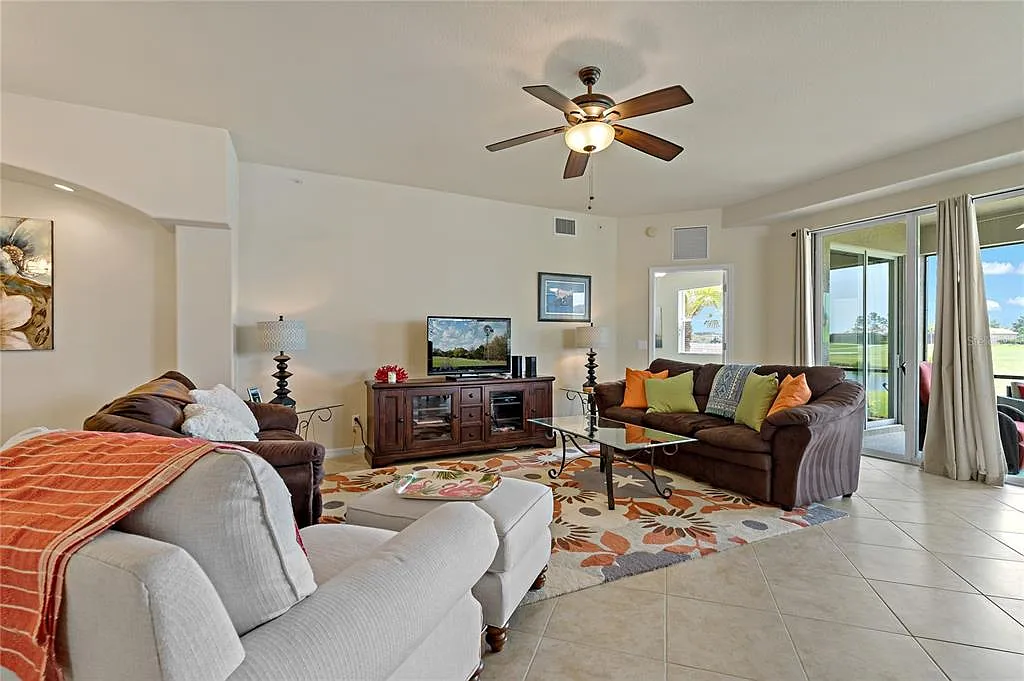 3 bed, 2.0 bath, 1786 sqft, $3,200 — Photo 4