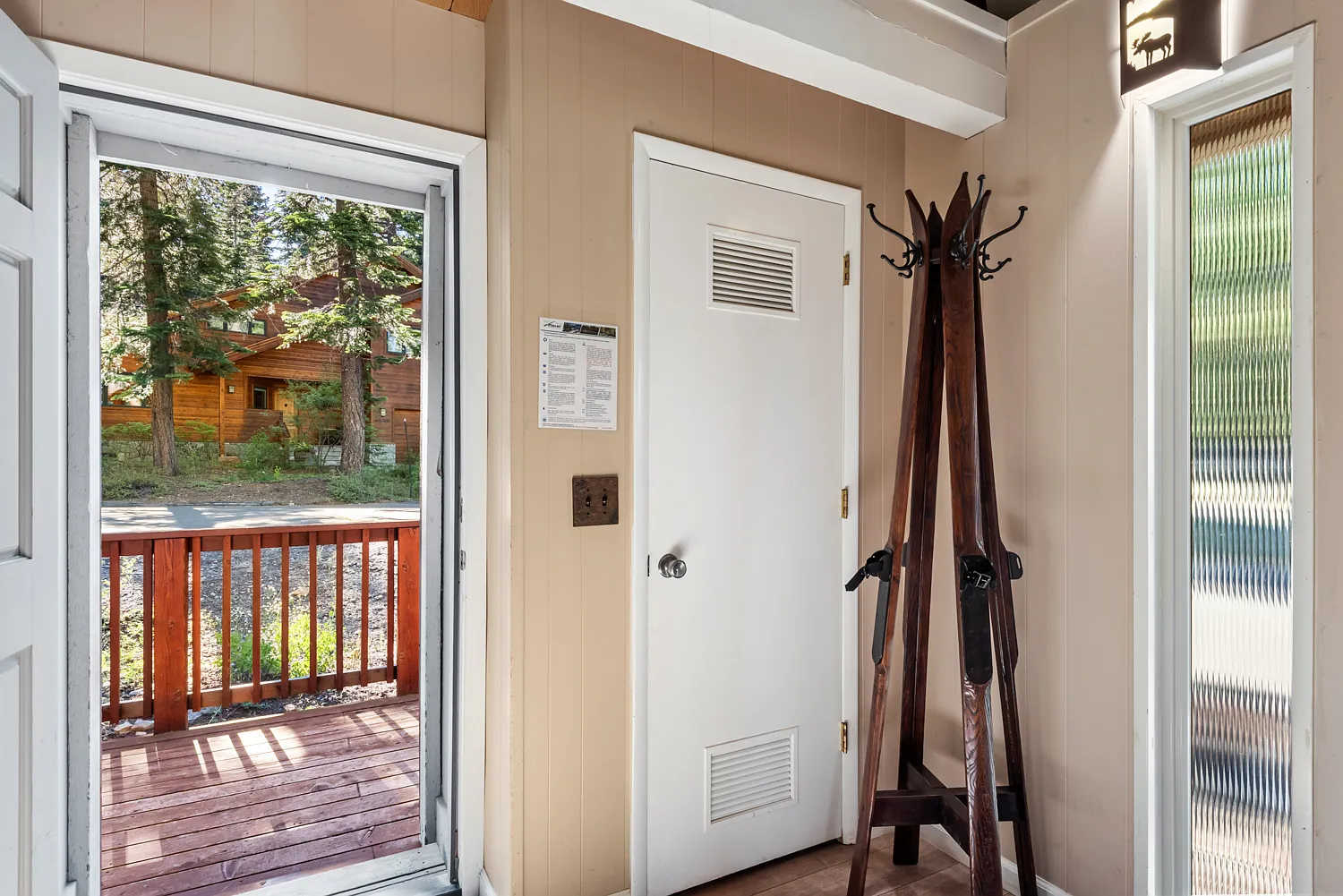 4 bed, 1993 sqft, $4,500 — Photo 2