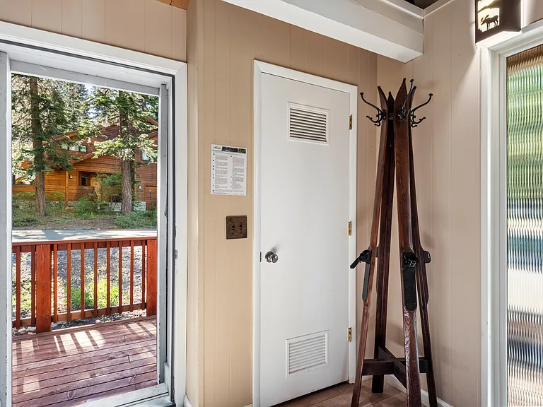 643 Agate Rd — Photo 2