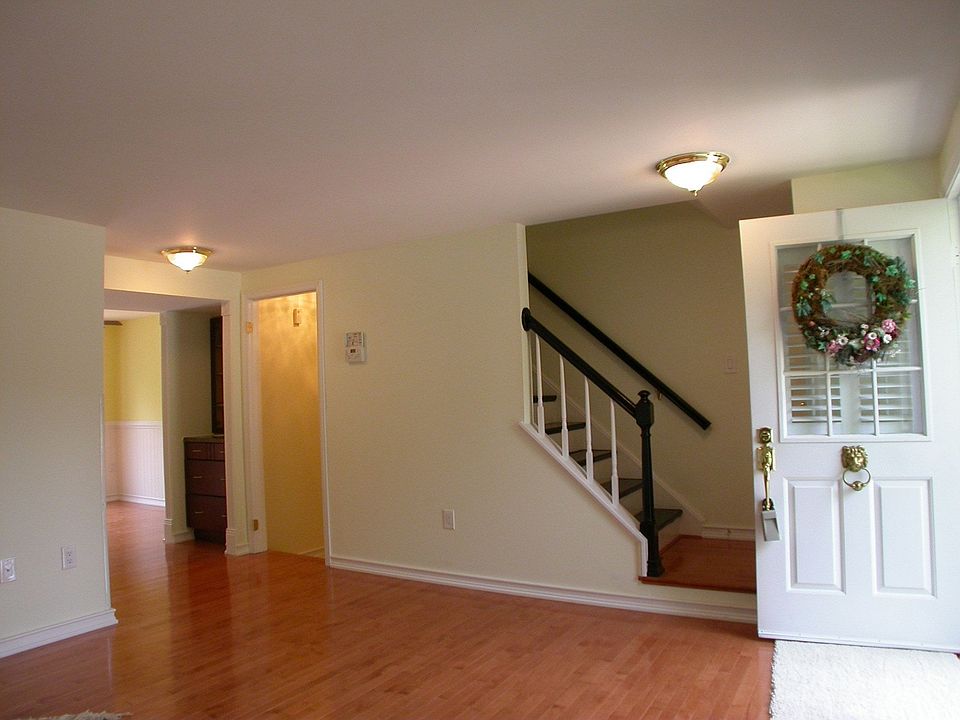 Living Room-Entrance