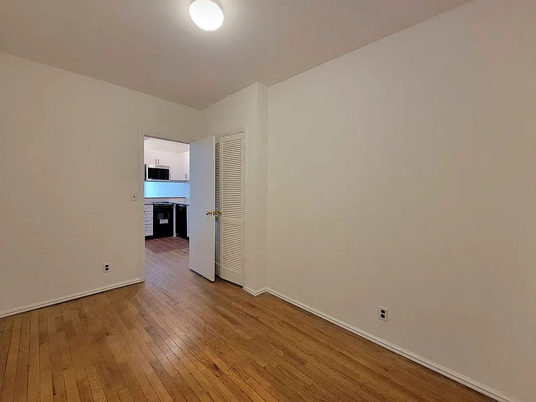 313 E 81st St #3FE — Photo 1