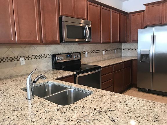 5th image of 12025 Breda Ln