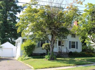 4 Seeley St, Danbury, CT 06810