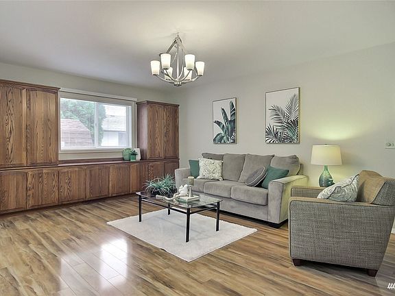 5th image of 4926 Oakmont Pl SE