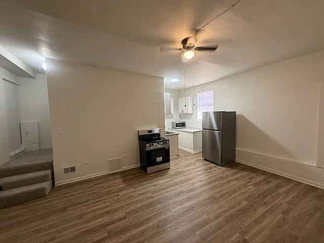 Studio, 1.0 bath, 800 sqft, $900 — Photo 4