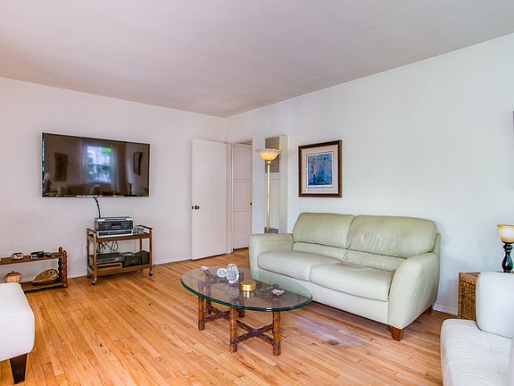 3rd image of 3488 Ashwood Ave