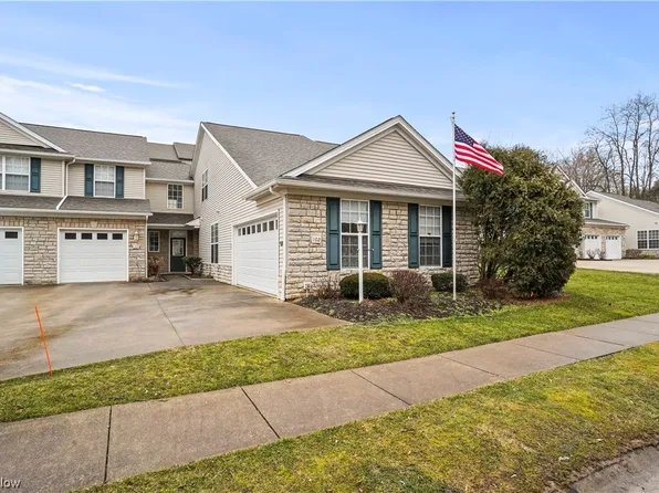 102 Falls River Dr, Munroe Falls, OH 44262