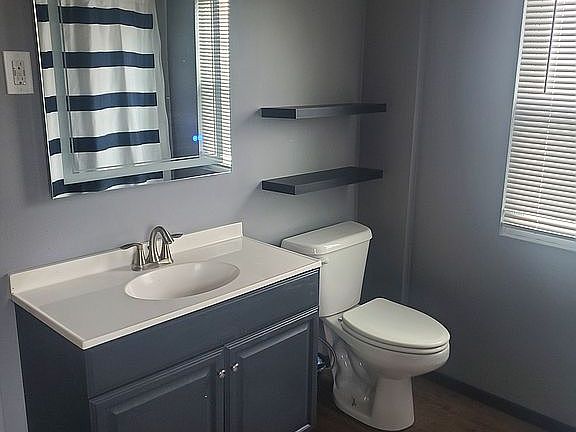 Fully Remodeled Bath w/LVP