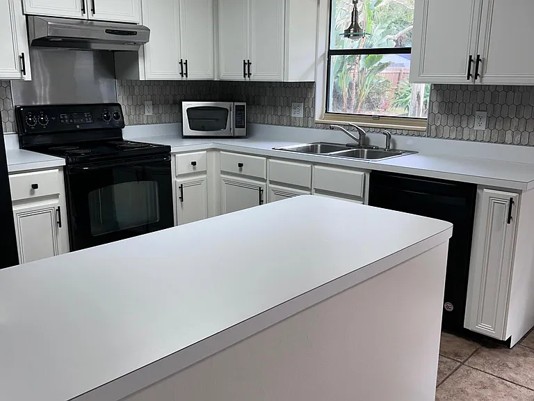 801 E 15th Ave — Photo 3