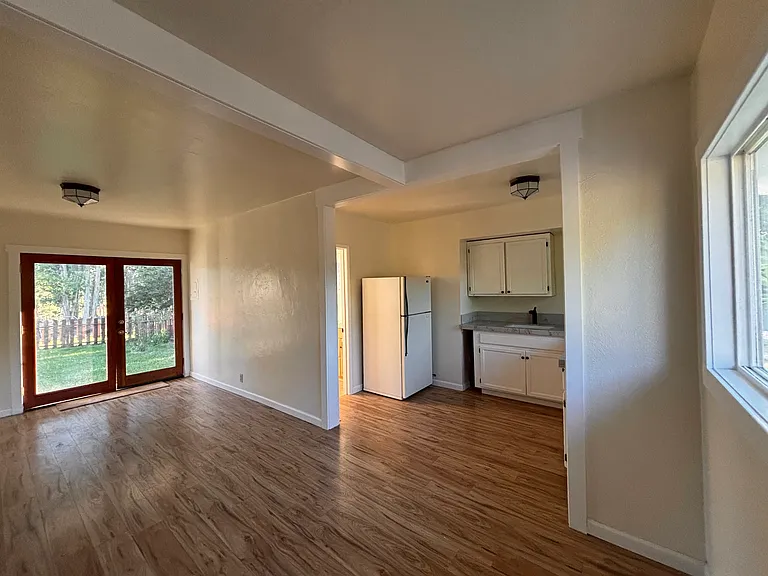 755 W Sierra Ave #B — Photo 2