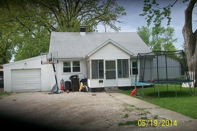 1st image of 604 E Jones St