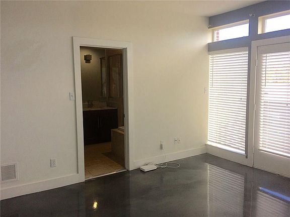 4th image of 5711 Ross Ave #2-B