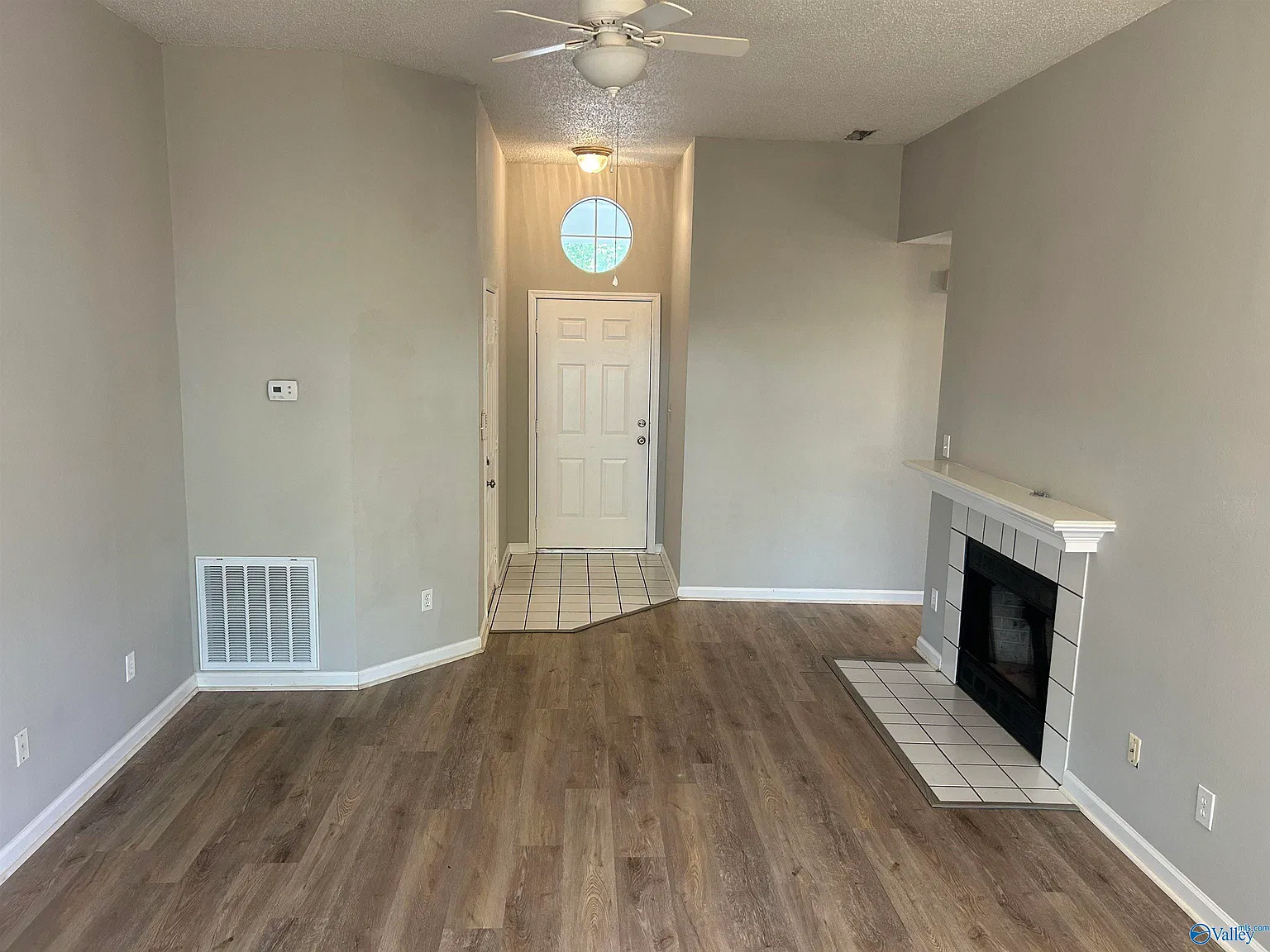 3 bed, 2.0 bath, 1067 sqft, $1,725 — Photo 3
