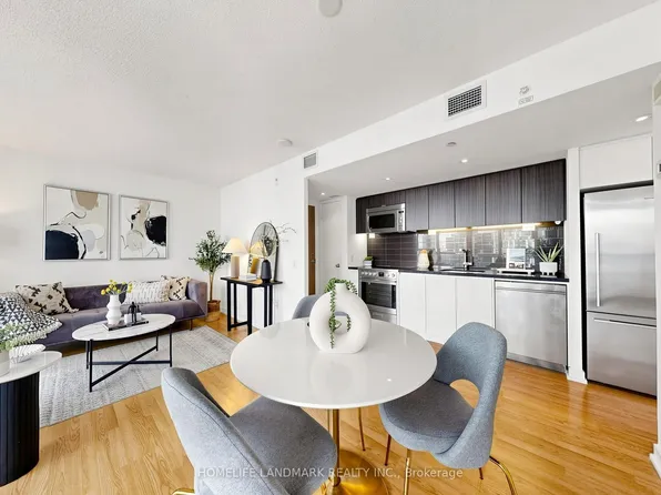 75 Queens Wharf Rd #2215, Toronto, ON M5V 0J8