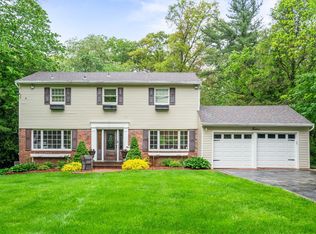 12 Skyline Dr, Huntington, NY